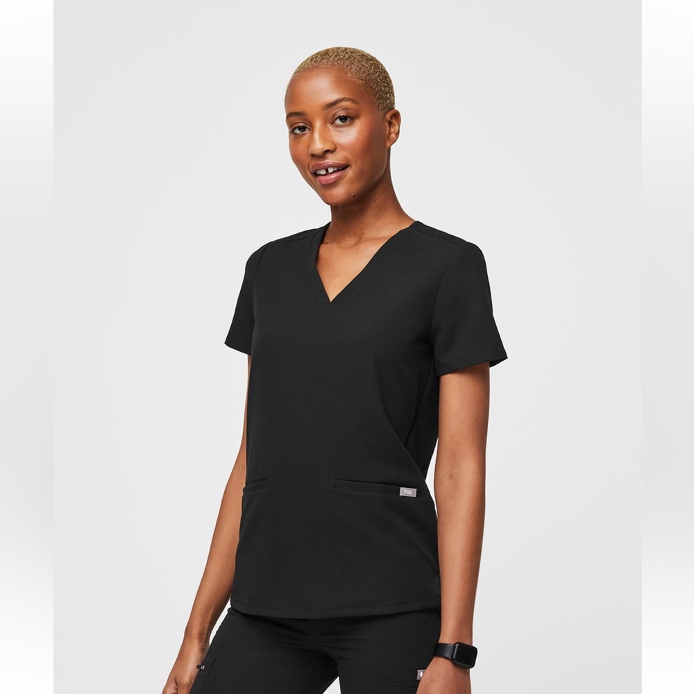 FIGS Casma Three Pocket Scrub Top